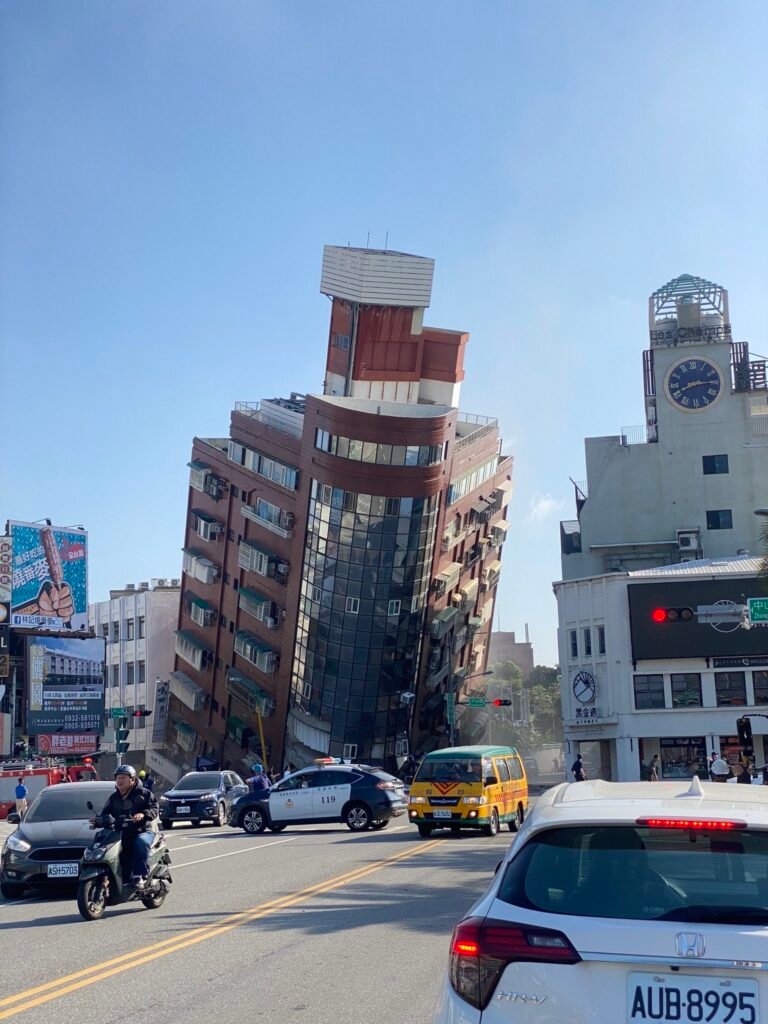 earthquake in Taiwan ताइवान में 7.2 तीव्रता का भूकंप, हुआ दिल दहलाने वाला हादसा, वायरल हो रही तस्वीरें