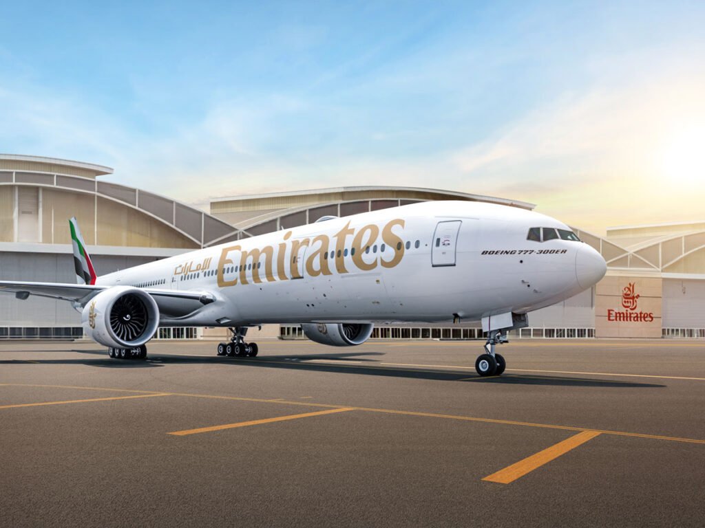 Dubai Emirates Airlines will give extra 5 months salary, company earned 5.1 billion dollars profit, know why