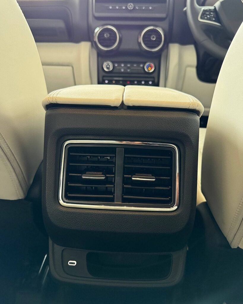 All photos of 2024 Thar ROXX